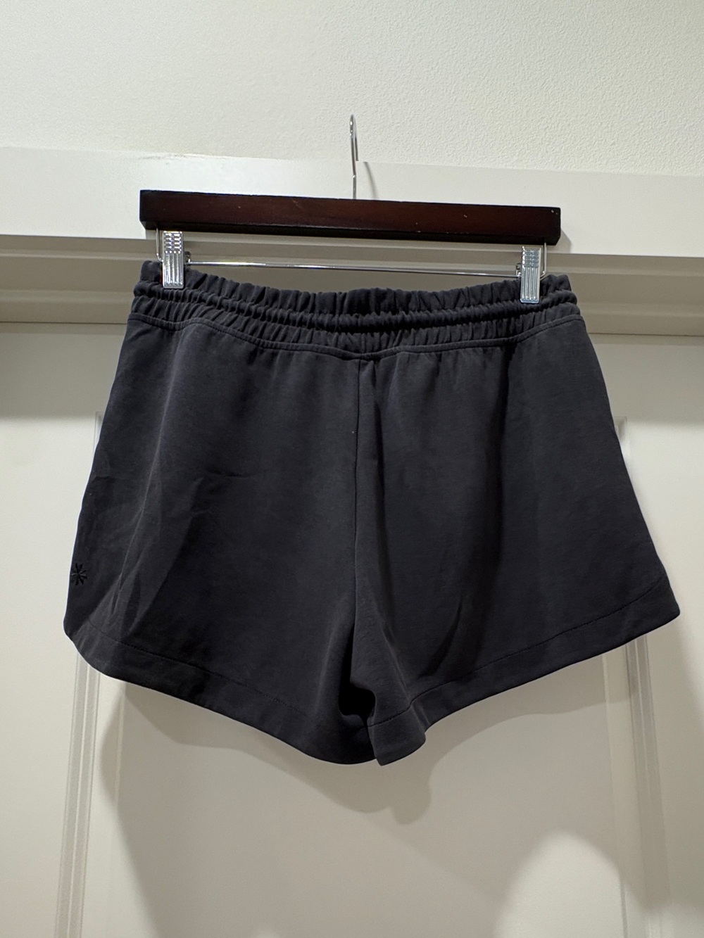 Athleta Seasoft Shorts Black Sz Medium - Picture 4 of 11